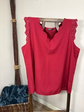 Red Scalloped Neck Lace-Trim Sleeveless Shell